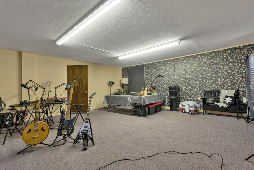 More Photos Of 55 Maynesboro St, Berlin Industrial For Sale