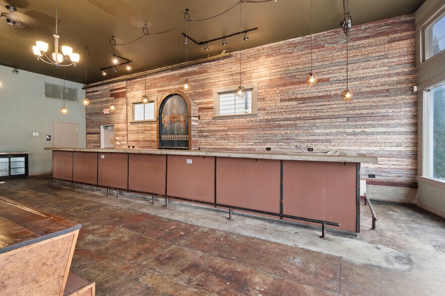 More Photos Of 1800-1814 Oretha Castle Haley Blvd, New Orleans Storefront Retail Residential For Lease
