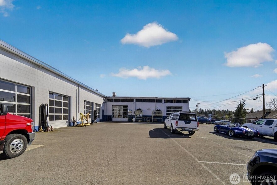 More Photos Of 4815-4829 196th St SW, Lynnwood Auto Dealership For Sale