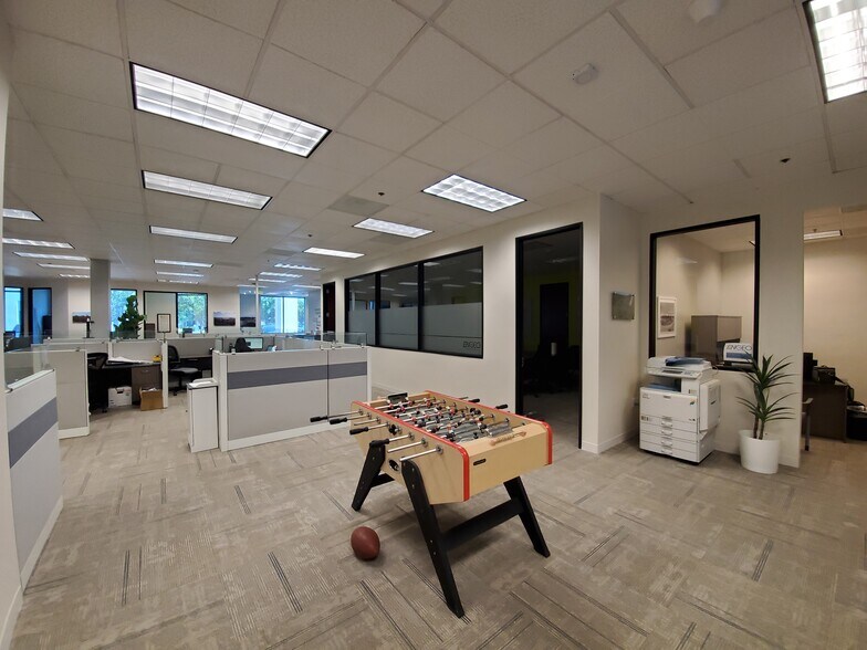 More Photos Of 320 Goddard Way, Irvine Loft Creative Space For Sale