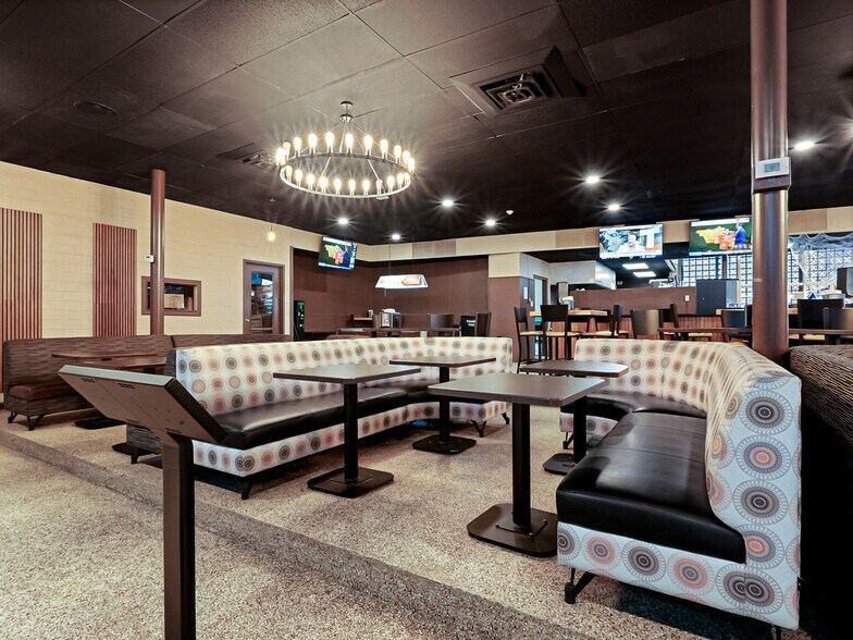 More Photos Of 1201 N Bedell Ave, Del Rio Bowling Alley For Sale