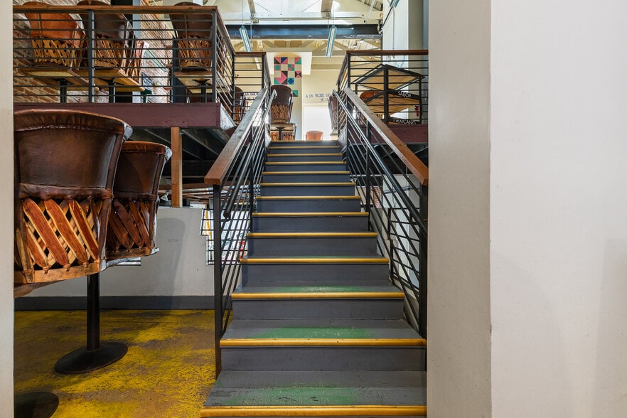 More Photos Of 525-527 Commercial St, San Francisco Restaurant For Lease