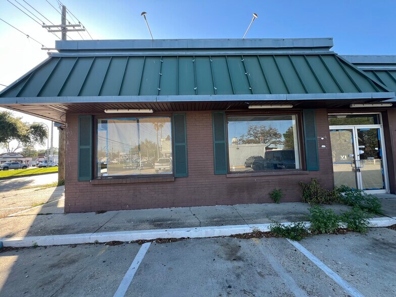 More Photos Of 203 W Judge Perez Dr, Chalmette Freestanding For Lease