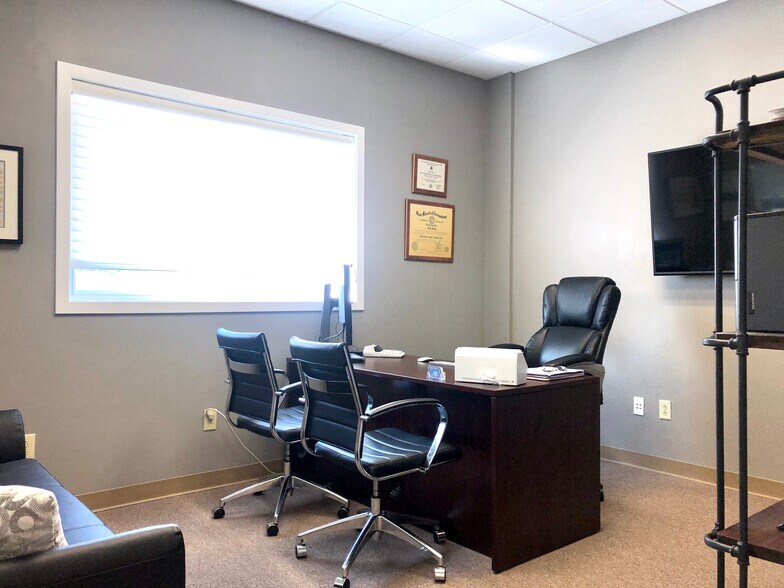 More Photos Of 100 Corporate Dr, Trumbull Research And Development For Lease