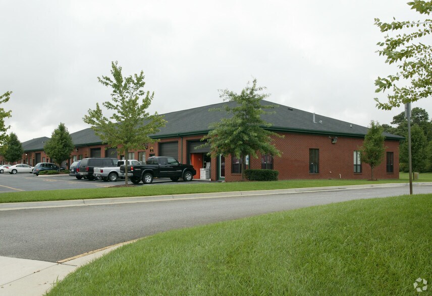 More Photos Of 206 Research Dr, Chesapeake Flex For Lease