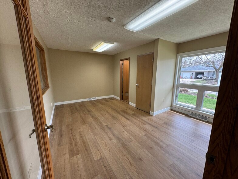 More Photos Of 207 Webster St, Batavia Office Residential For Lease