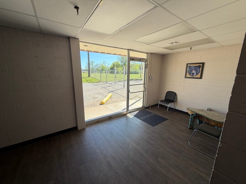 More Photos Of 3248 N Sheridan Rd, Tulsa Warehouse For Sale