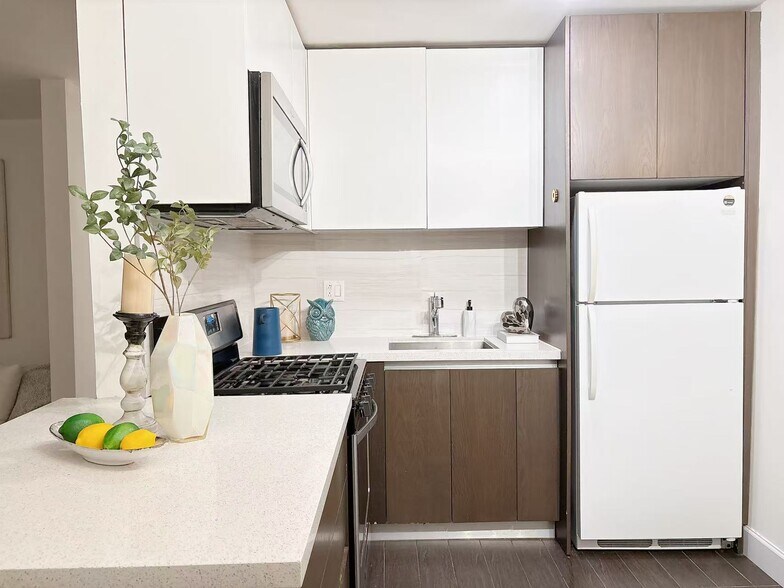 More Photos Of 1252 W 37th St, Los Angeles Apartments For Sale