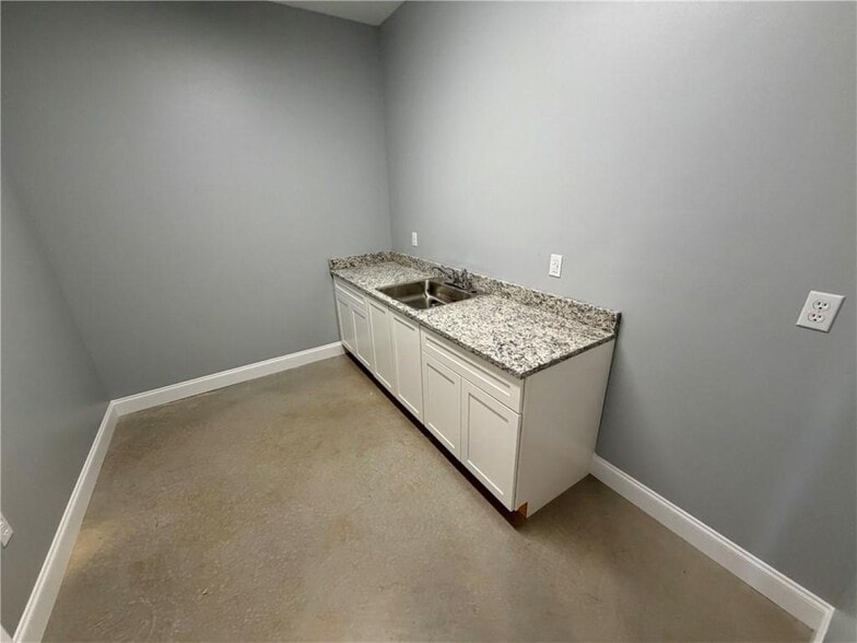 More Photos Of 1100 SW Railroad Ave, Ponchatoula Flex For Lease