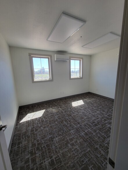 More Photos Of 1051 SW Layton Ct, Prineville Warehouse For Sale