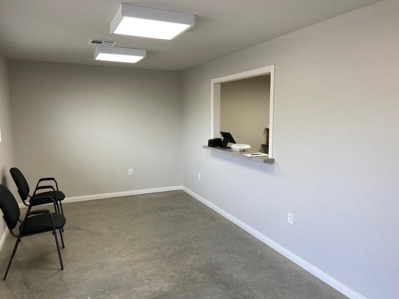 More Photos Of 513 Connie, Hewitt Industrial For Lease