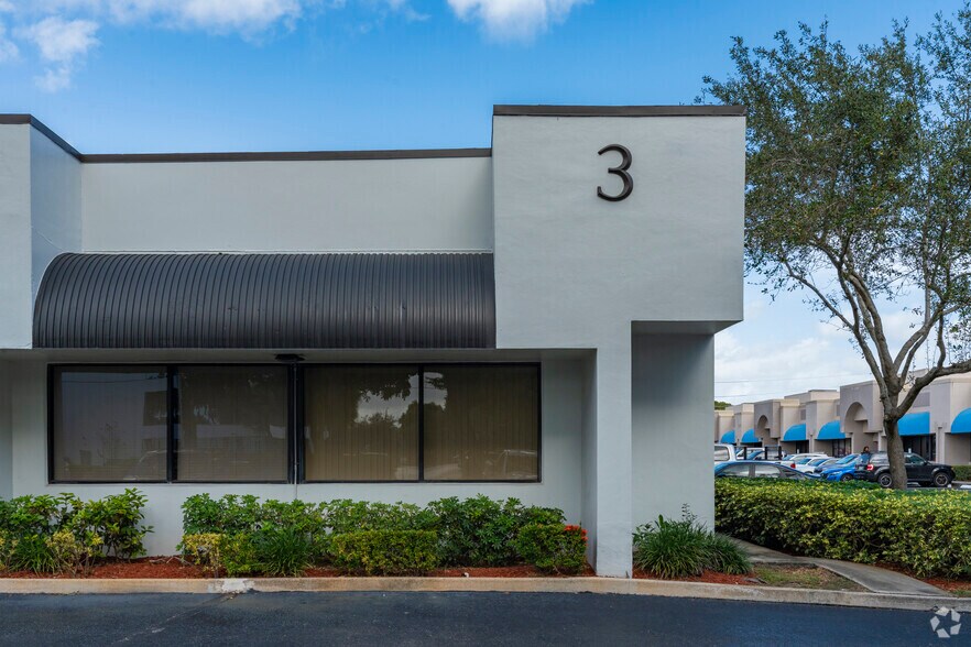 More Photos Of 6555 N Powerline Rd, Fort Lauderdale Light Manufacturing For Lease
