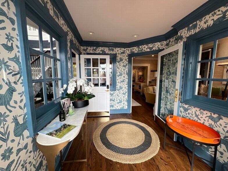 More Photos Of 21 South Ave, New Canaan Storefront Retail Office For Lease