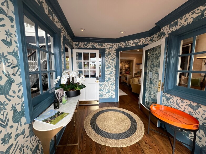 More Photos Of 21 South Ave, New Canaan Storefront Retail Office For Lease