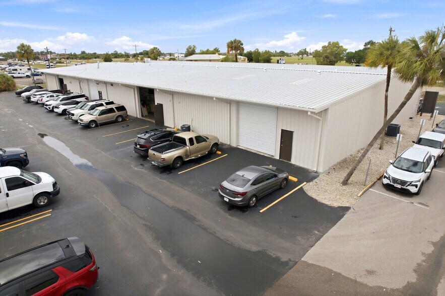 Primary Photo Of 1056 NE Pine Island Rd, Cape Coral Showroom For Lease