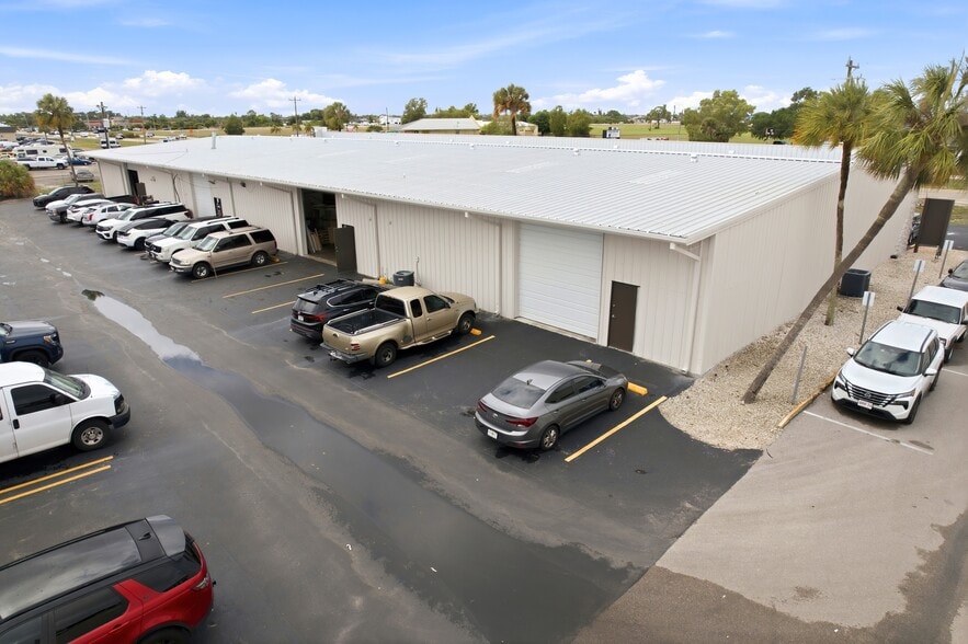 Primary Photo Of 1056 NE Pine Island Rd, Cape Coral Showroom For Lease