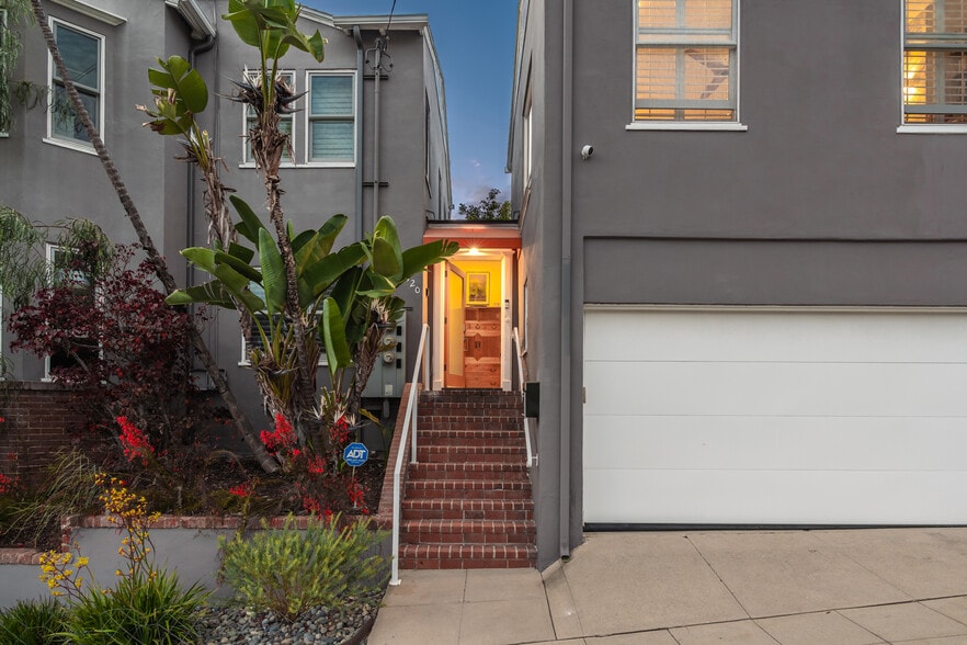 More Photos Of 112-20 E Redwood St, San Diego Apartments For Sale