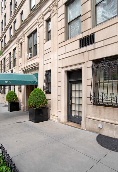 More Photos Of 910 Park Ave, New York Apartments For Sale