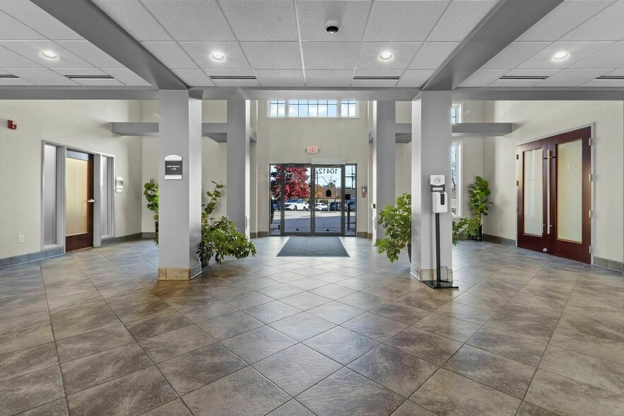 More Photos Of 10412 Allisonville Rd, Fishers Office For Sale