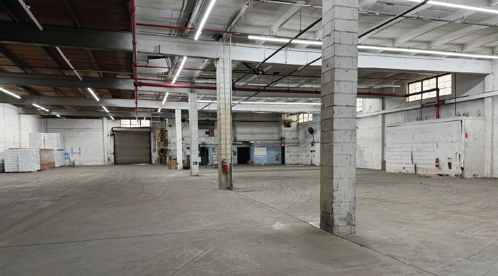 More Photos Of 4302 Glenwood Rd, Brooklyn Warehouse For Lease