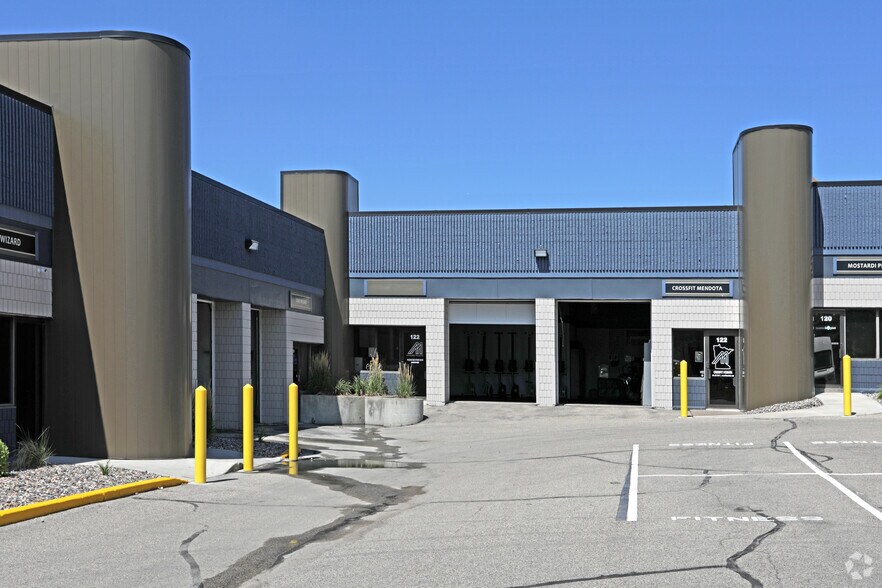 More Photos Of 2535 Pilot Knob Rd, Mendota Heights Showroom For Lease