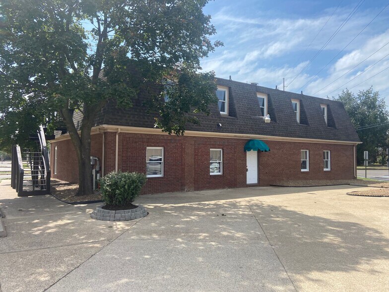 More Photos Of 600 SE 8th St, Evansville Office For Sale