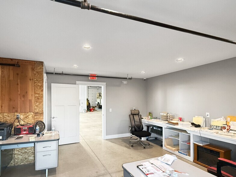 More Photos Of 1911 NE 58th Ave, Des Moines Industrial For Sale