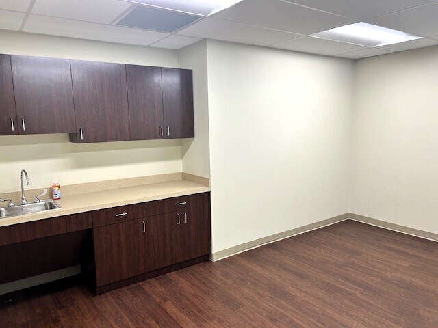 More Photos Of 8114 Sandpiper Cir, Nottingham Medical For Lease