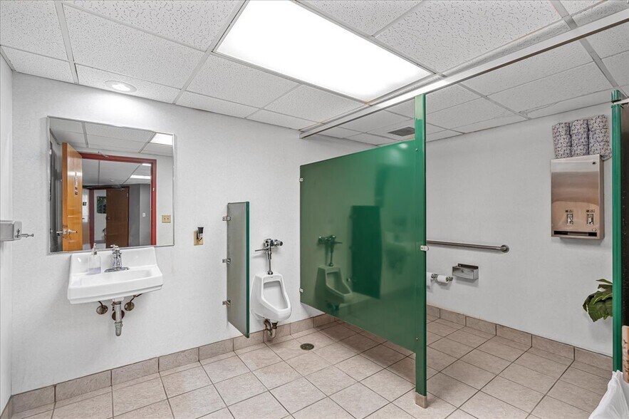 More Photos Of 182 Quillens Chapel Rd, Campton Hotel For Sale