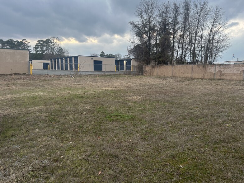 More Photos Of 2718 Graves Dr, Goldsboro Freestanding For Lease