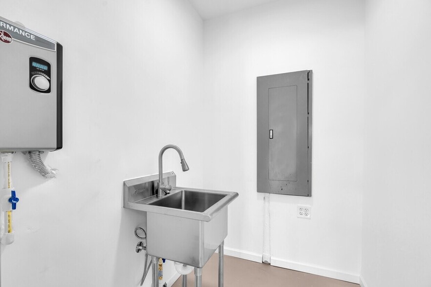 More Photos Of 412-416 Madison Trade Plz SE, Leesburg Apartments For Lease