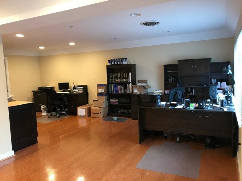 More Photos Of 7307 Highland St, Springfield Light Distribution For Lease