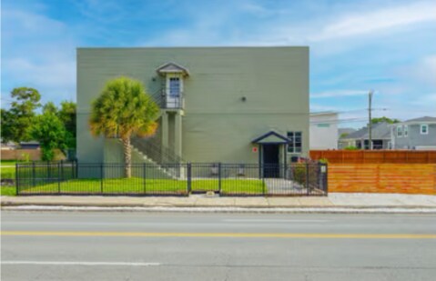 More Photos Of 2447 5th Ave S, Saint Petersburg Service For Lease