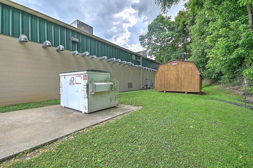 More Photos Of 245 Gate City Hwy, Bristol General Retail For Sale