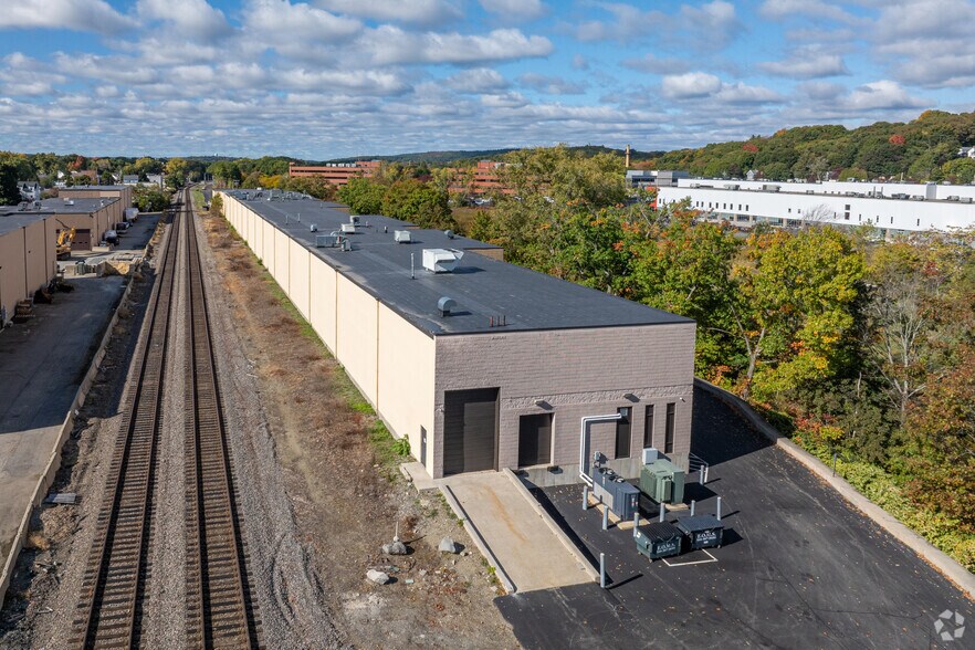 More Photos Of 117 Beaver St, Waltham Warehouse For Lease