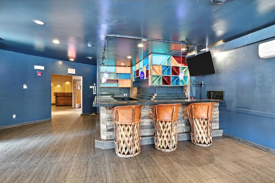 More Photos Of 48 Russell St, Hadley Restaurant For Lease