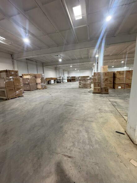 More Photos Of E Harper St, Poplar Bluff Warehouse For Lease