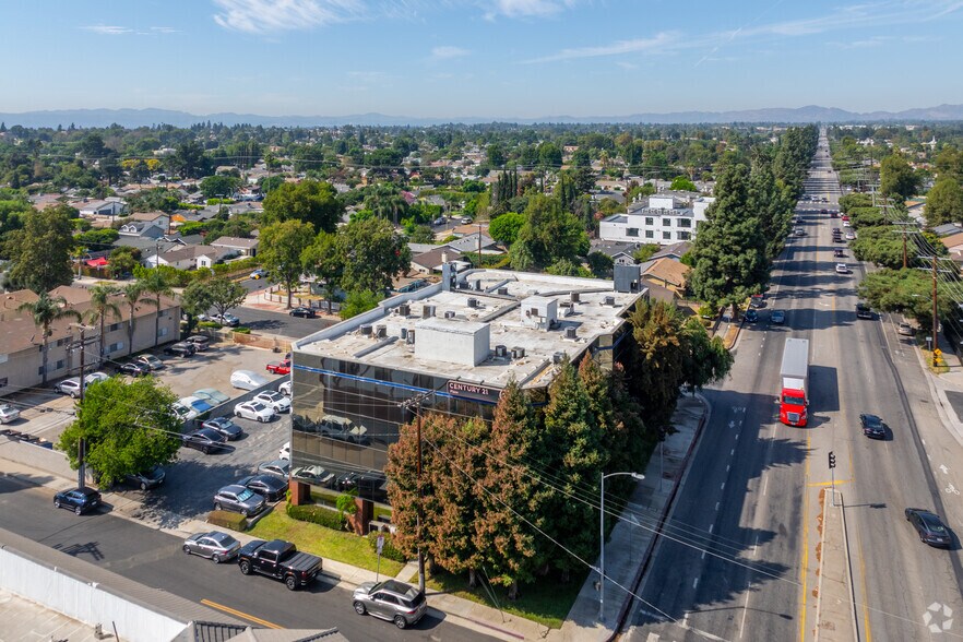 More Photos Of 15650 Devonshire St, Granada Hills Office For Lease