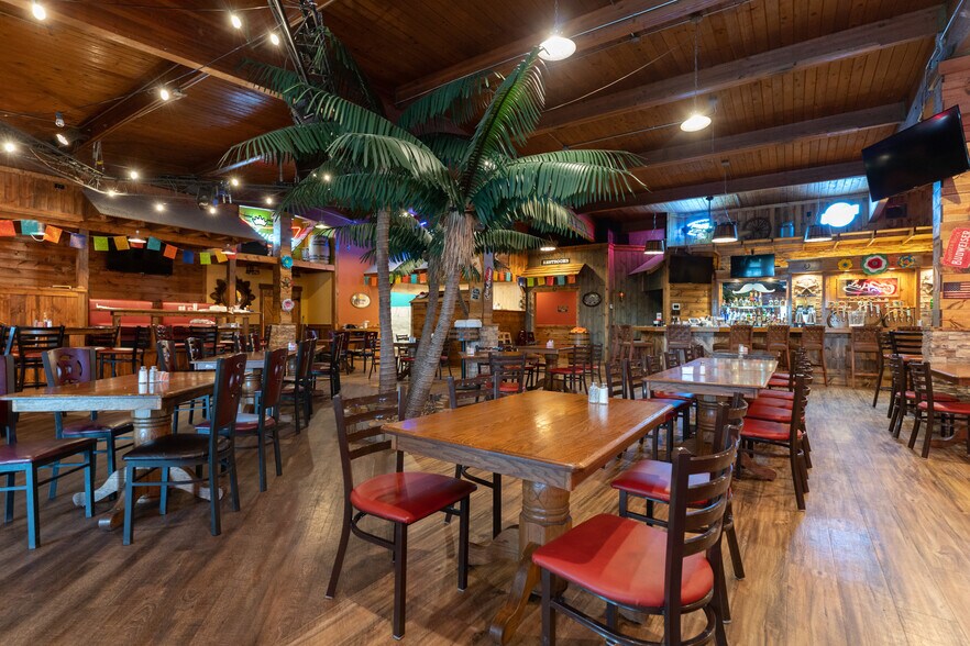 More Photos Of 1401 S Morley St, Moberly Restaurant For Sale