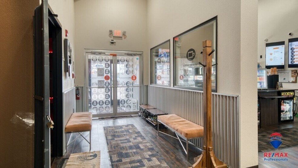 More Photos Of 5201 S Douglas Hwy, Gillette Bar For Sale