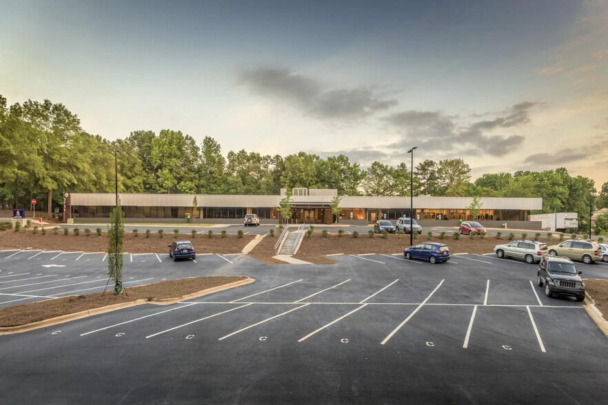 More Photos Of 3726 Latrobe Dr, Charlotte Office For Sale