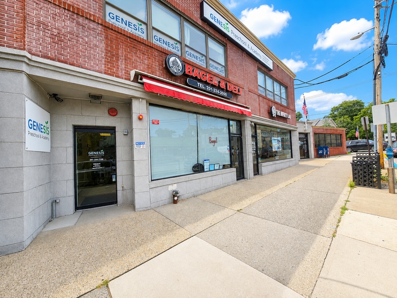 Primary Photo Of 1209-1211 Anderson Ave, Fort Lee Storefront Retail Office For Lease