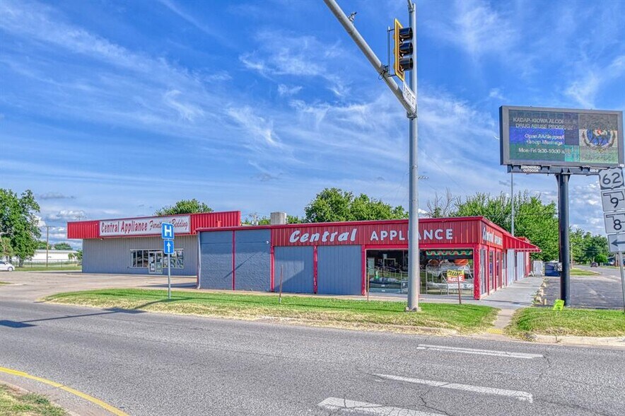 Primary Photo Of 102 E Central Blvd, Anadarko General Retail For Sale