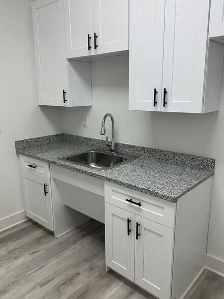 More Photos Of 439 Riviera Ln, Fulshear Medical For Lease