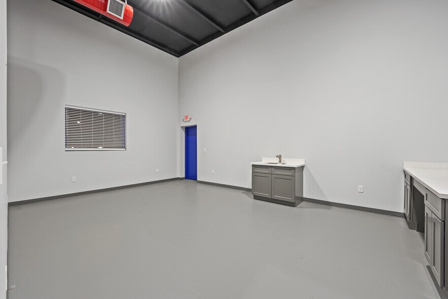 More Photos Of 14029 Almeda Rd, Houston Warehouse For Lease