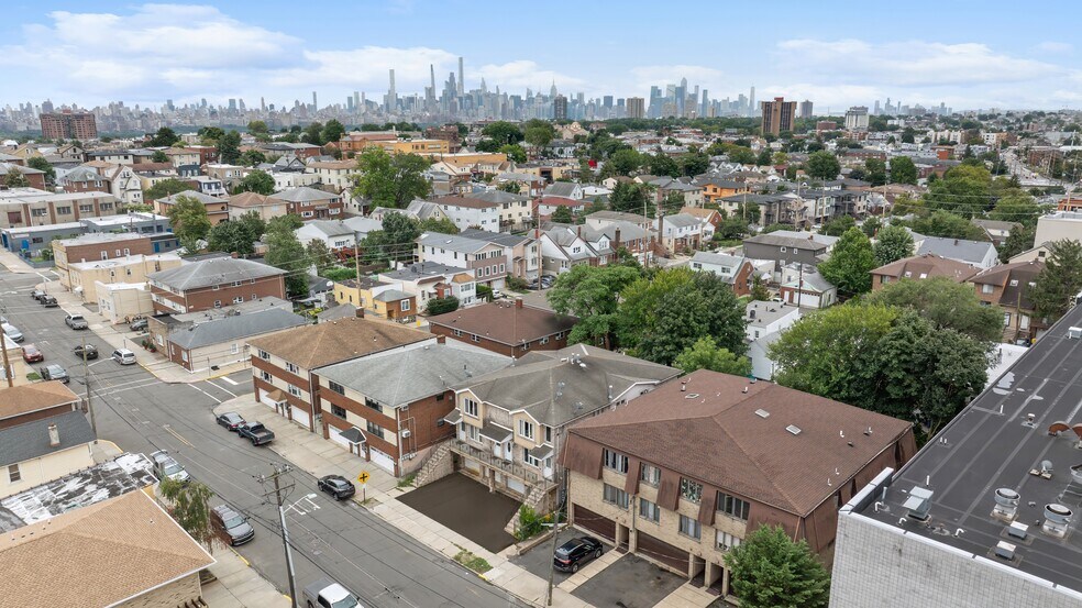 More Photos Of 480 Walker St, Fairview Apartments For Sale