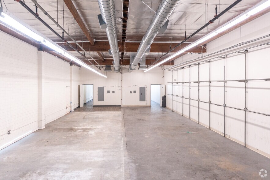 More Photos Of 1150 E 12th St, Los Angeles Showroom For Sale