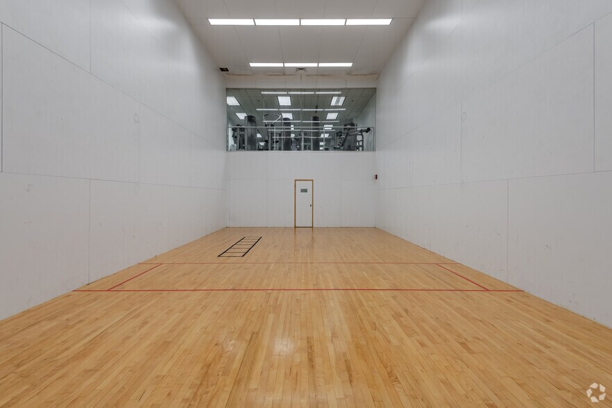 More Photos Of 13555 Bishops Ct, Brookfield Office For Lease