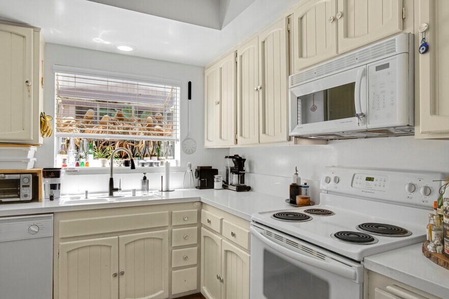 More Photos Of 3903-3905 Via Dolce, Marina del Rey, CA 90292 Via, Marina del Rey Apartments For Sale