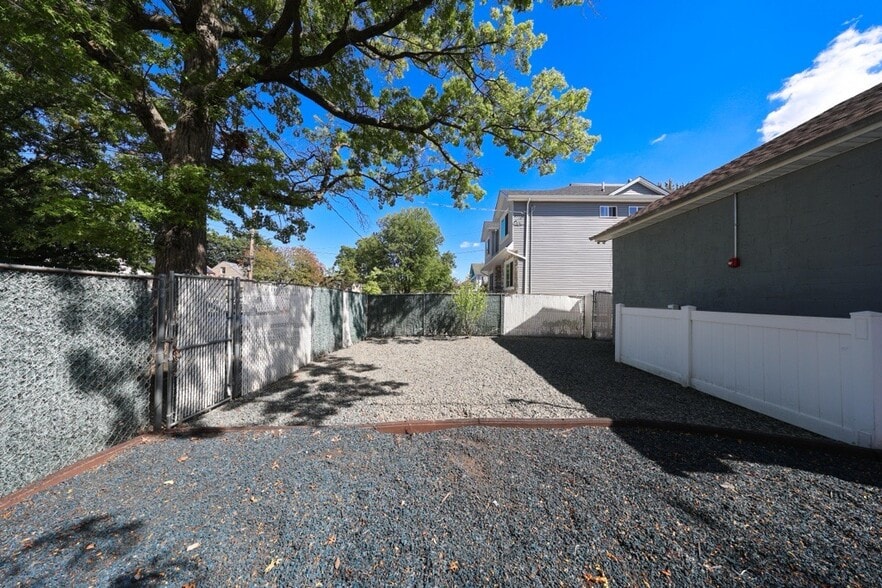 More Photos Of 472 Netherland Ave, Staten Island Healthcare For Sale